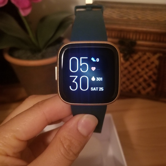 fitbit versa 2 emerald